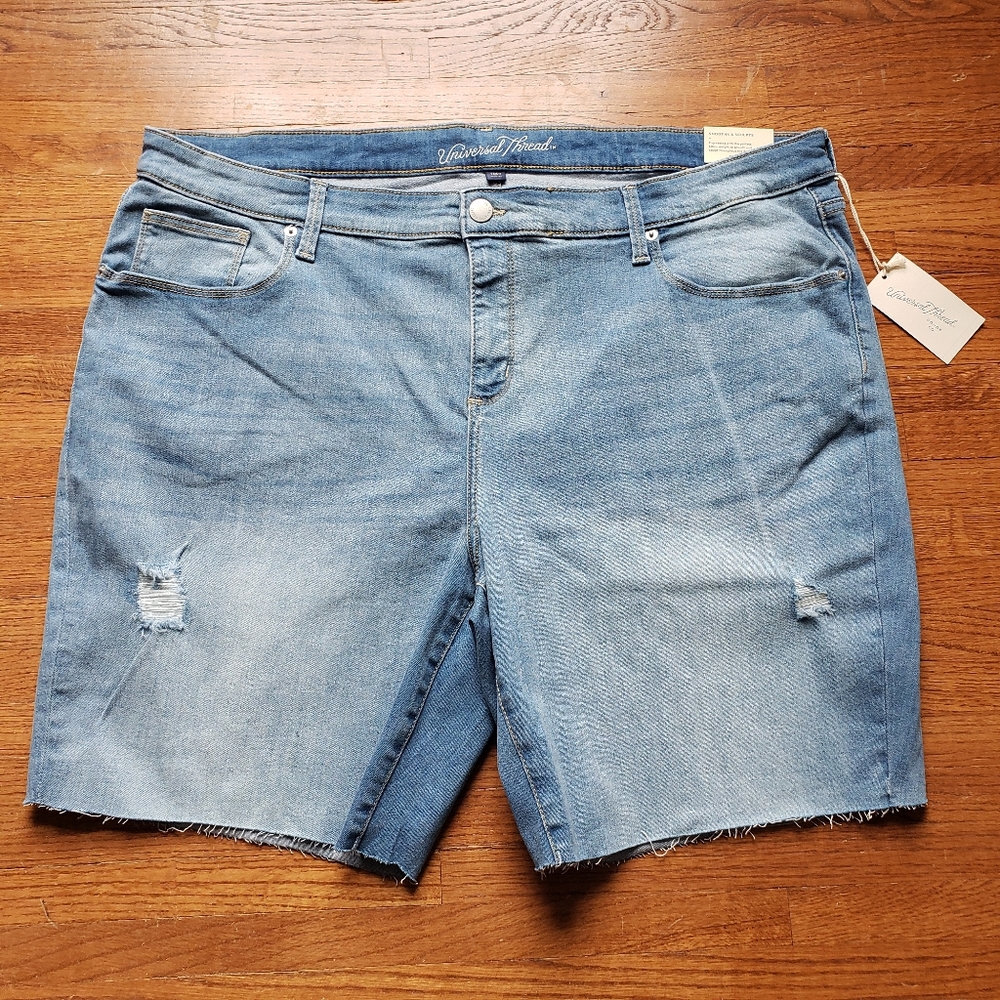 Universal Thread | 9" Mid-Rise Bermuda Short | 22W